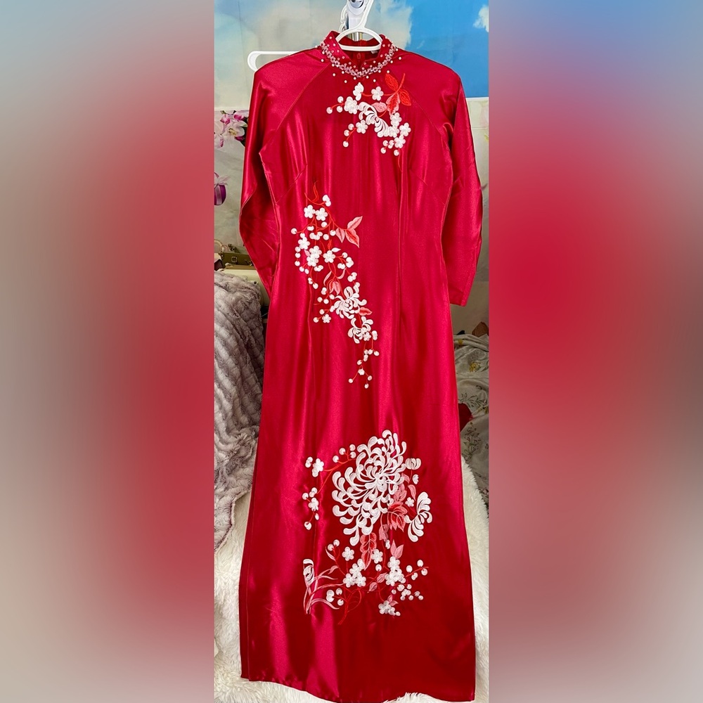 Ao dai Valentino, Vietnamese traditional long dress set
M medium 2 red new 🎁